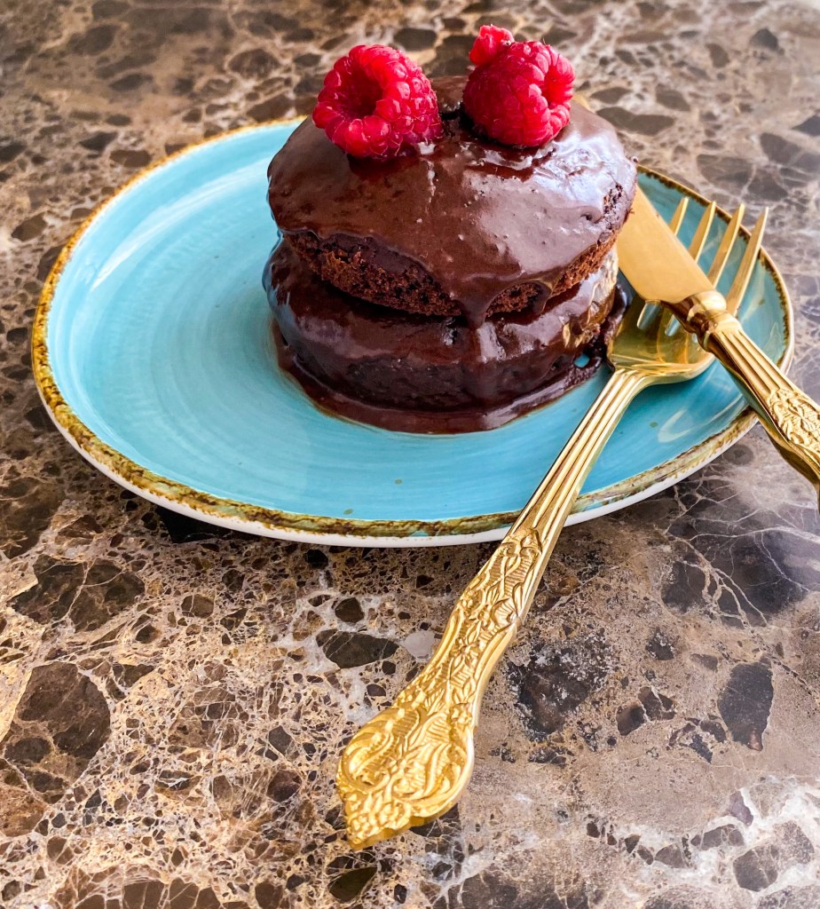 mini eggless chocolate cakes