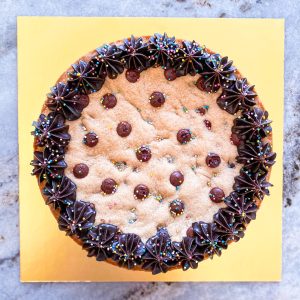 chocolate chip cookie cake
