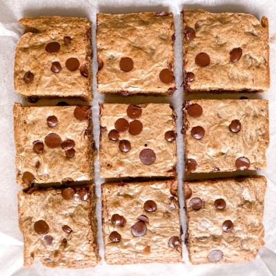 chocolate-chip blondies