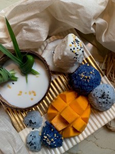 mango and blue sticky rice