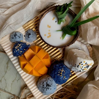 mango and blue sticky rice
