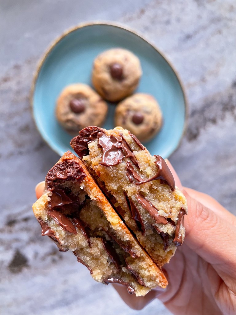 healthy almond flour chocolate-chip cookies