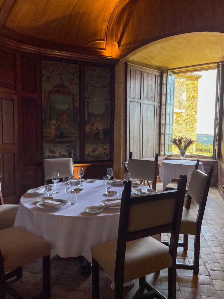 travel guide to Lyon chateau de Bagnols