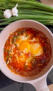 One-Pan Braised Fried Eggs