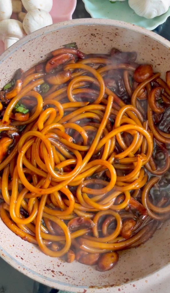 spicy garlic mushroom pasta